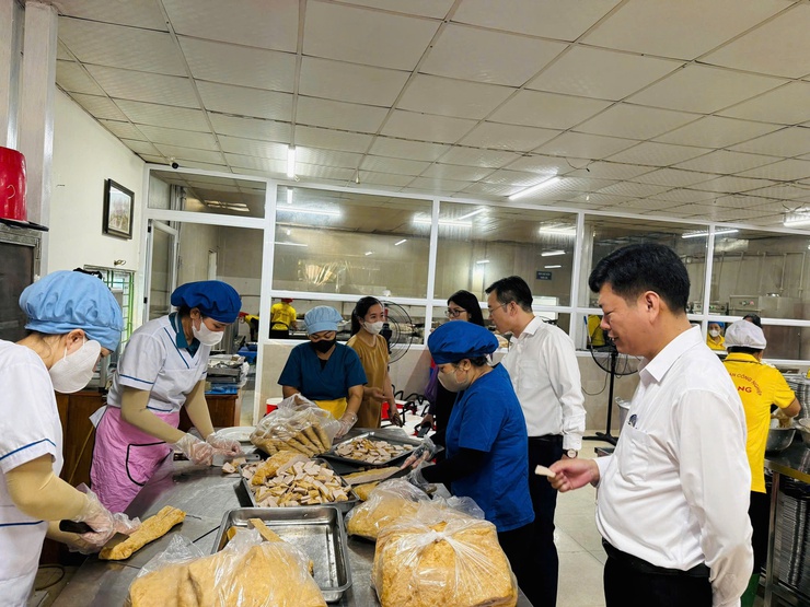 Lãnh Đạo UBND xã kiểm tra tại một số cơ sở chế biến thực phẩm, cung cấp suất ăn cho các đơn vị trường học trên địa bàn xã- Ảnh 2.