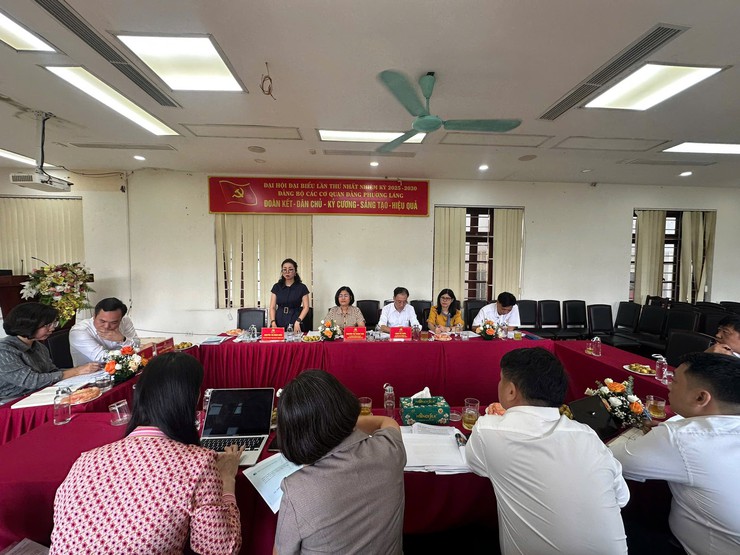 TỔ CÔNG TÁC CHỈ ĐẠO ĐẠI HỘI SỐ 1 CỦA ỦY BAN MTTQ VIỆT NAM THÀNH PHỐ HÀ NỘI LÀM VIỆC VỚI ĐẢNG ỦY PHƯỜNG LÁNG VỀ CÔNG TÁC CHUẨN BỊ ĐẠI HỘI- Ảnh 3.