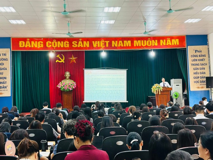 Khai giảng lớp bồi dưỡng lý luận chính trị và nghiệp vụ công tác Đảng cho cán bộ 4 phường: Phú Lương, Dương Nội, Kiến Hưng, Yên Nghĩa- Ảnh 1.
