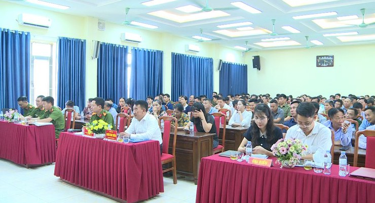UBND xã Phúc Lộc tổ chức Hội nghị kiện toàn lực lượng tham gia bảo vệ an ninh, trật tự ở cơ sở- Ảnh 1.