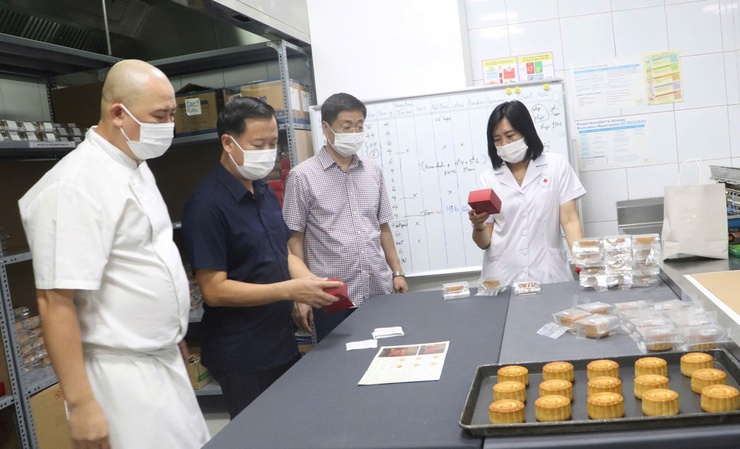 Kiểm tra công tác bảo đảm an toàn thực phẩm bánh Trung thu- Ảnh 1.