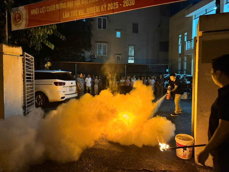 Công an phường Kiến Hưng tổ chức tuyên truyền, phổ biến kiến thức pháp luật, kỹ năng phòng cháy, chữa cháy và thoát nạn ở khu dân cư- Ảnh 2.