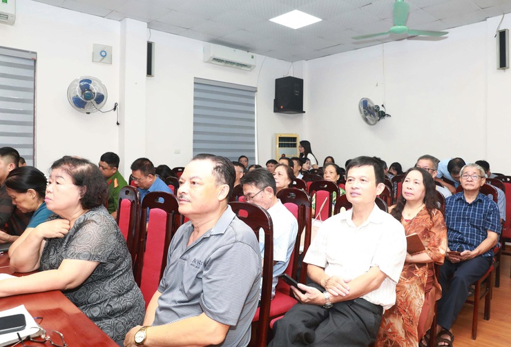 Hội nghị quán triệt, triển khai Nghị quyết Đại hội Đảng bộ phường Vĩnh Tuy lần thứ I và các Nghị quyết quan trọng của Bộ Chính trị- Ảnh 6.