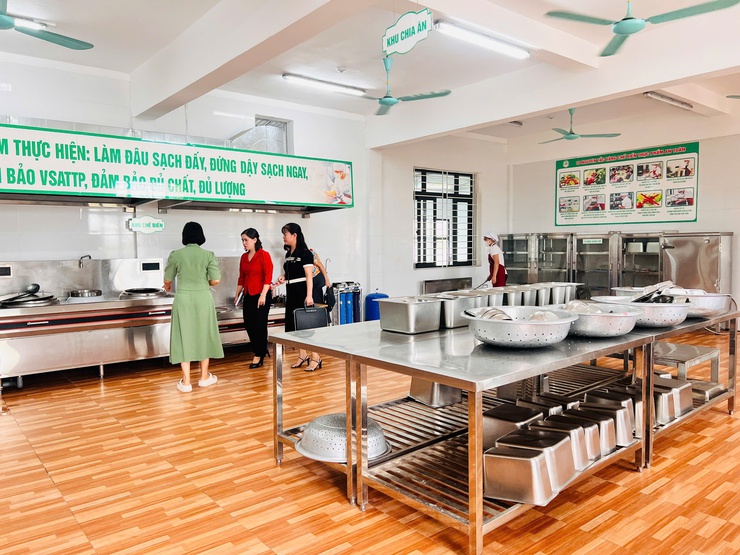 Xã Kiều Phú tổ chức kiểm tra đột xuất công tác đảm bảo ATTP tại 02 trường Mầm non Ngọc Mỹ A và MN Ngọc Mỹ B.- Ảnh 2.