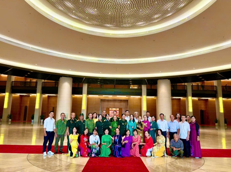 Chi bộ thôn Cổ Điển B, xã Thanh Trì: Thăm quan Tòa nhà Quốc hội – nâng cao nhận thức chính trị, tư tưởng cho đảng viên- Ảnh 1.