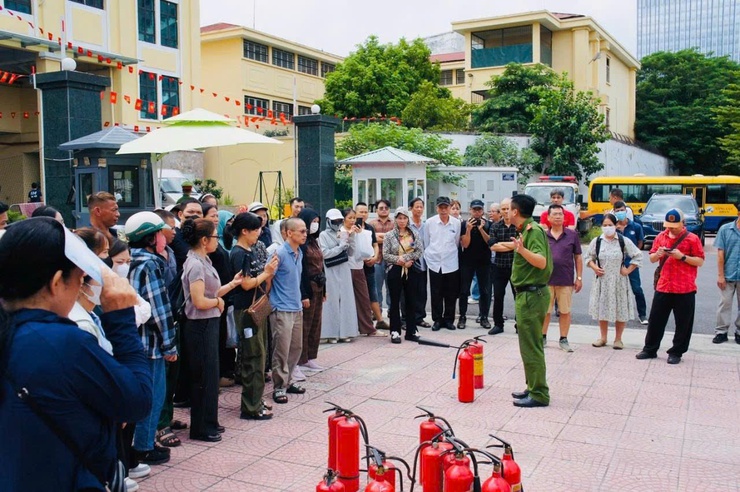 Hội nghị tuyên truyền, hướng dẫn an toàn PCCC & CNCH trên địa bàn phường Phú Thượng- Ảnh 3.