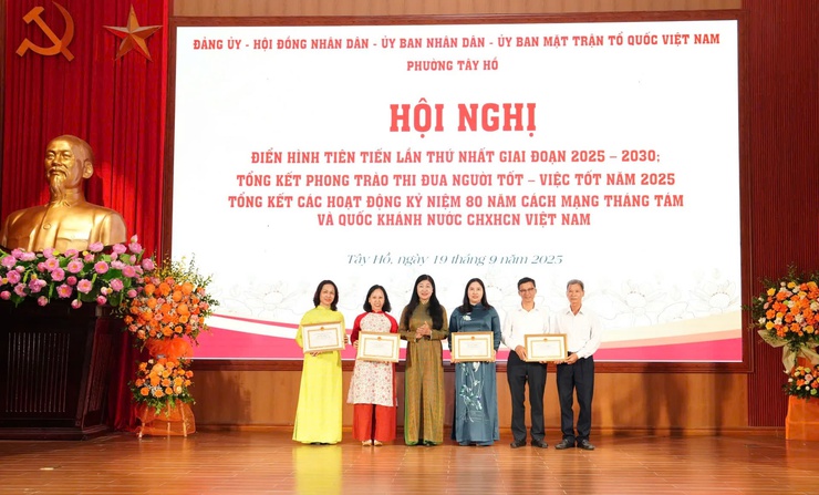 Thi đua, khen thưởng là động lực xây dựng phường Tây Hồ ngày càng phát triển- Ảnh 3.