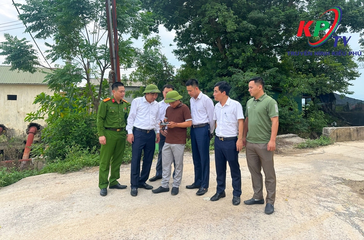 KIỂM TRA ĐỘT XUẤT CÔNG TÁC QUẢN LÝ ĐẤT ĐAI, TRẬT TỰ XÂY DỰNG TẠI XÃ KIỀU PHÚ- Ảnh 2.