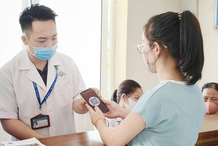 KHÁM CHỮA BỆNH DỄ DÀNG VỚI MÃ QR VNEID -  TRẠM Y TẾ XÃ SÓC SƠN THÚC ĐẨY TRIỂN KHAI GIẢI PHÁP SỐ - Ảnh 1.