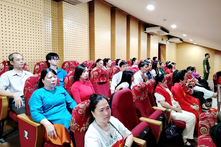 Phường Thanh Xuân tổ chức Lễ chào cờ và theo dõi Lễ kỷ niệm, diễu binh, diễu hành mừng Quốc khánh 02/9- Ảnh 9.