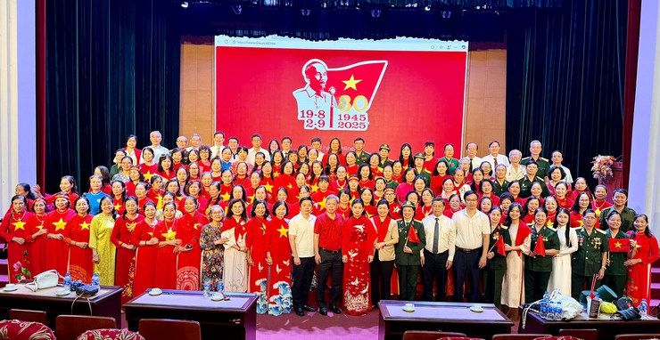 Phường Thanh Xuân tổ chức Lễ chào cờ và theo dõi Lễ kỷ niệm, diễu binh, diễu hành mừng Quốc khánh 02/9- Ảnh 3.