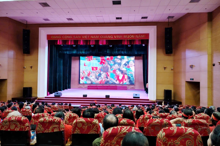 Phường Thanh Xuân tổ chức Lễ chào cờ và theo dõi Lễ kỷ niệm, diễu binh, diễu hành mừng Quốc khánh 02/9- Ảnh 1.