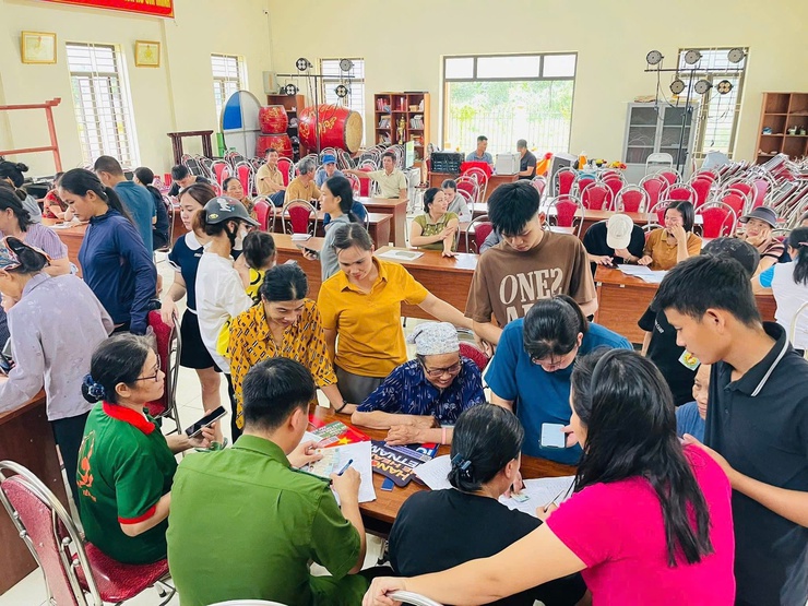 NHÂN DÂN XÃ YÊN BÀI PHẤN KHỞI NHẬN QUÀ TẾT ĐỘC LẬP- Ảnh 1.