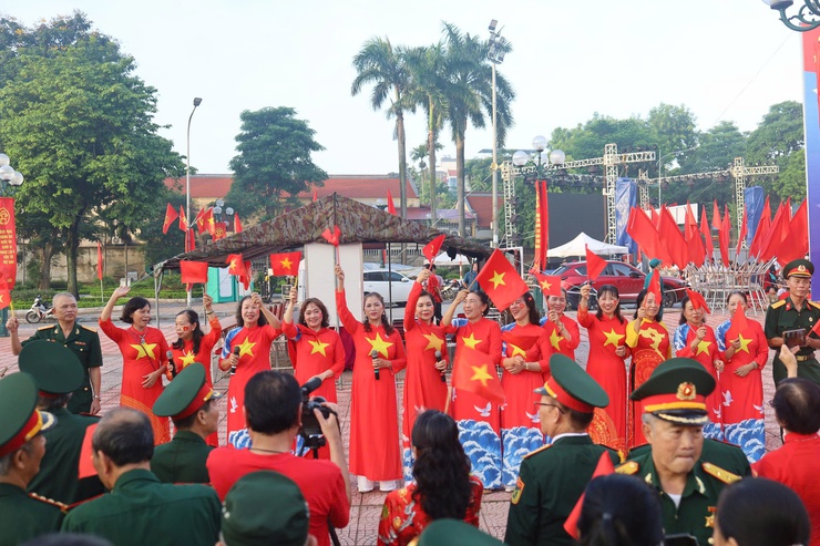 Đón đại biểu, phục vụ Nhân dân: Tây Hồ ghi dấu ấn trong lễ kỷ niệm Quốc khánh 2/9- Ảnh 3.