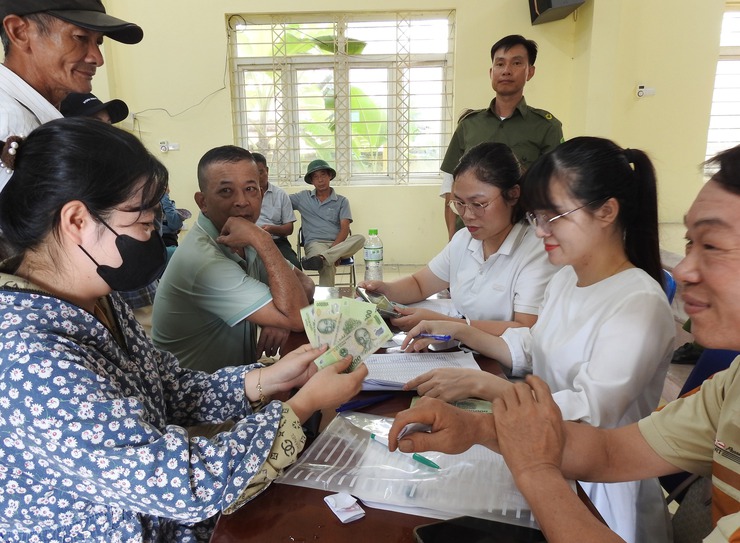 TRUNG GIÃ: TẬP TRUNG CHI TRẢ QUÀ CHO NGƯỜI DÂN ĂN TẾT ĐỘC LẬP- Ảnh 4.