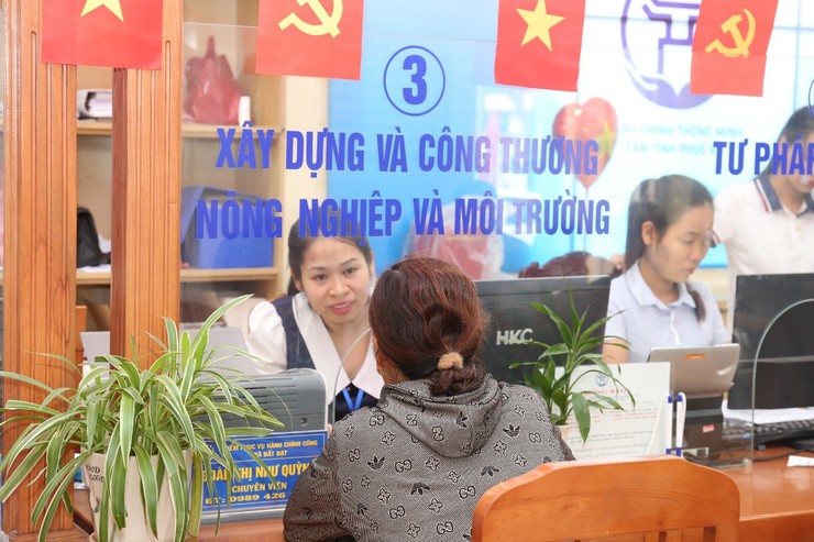 Rực rỡ cờ, hoa tại Điểm phục vụ hành chính công Bất Bạt kỷ niệm 80 năm Cách mạng Tháng Tám thành công và Lễ Quốc khánh 2/9- Ảnh 4.