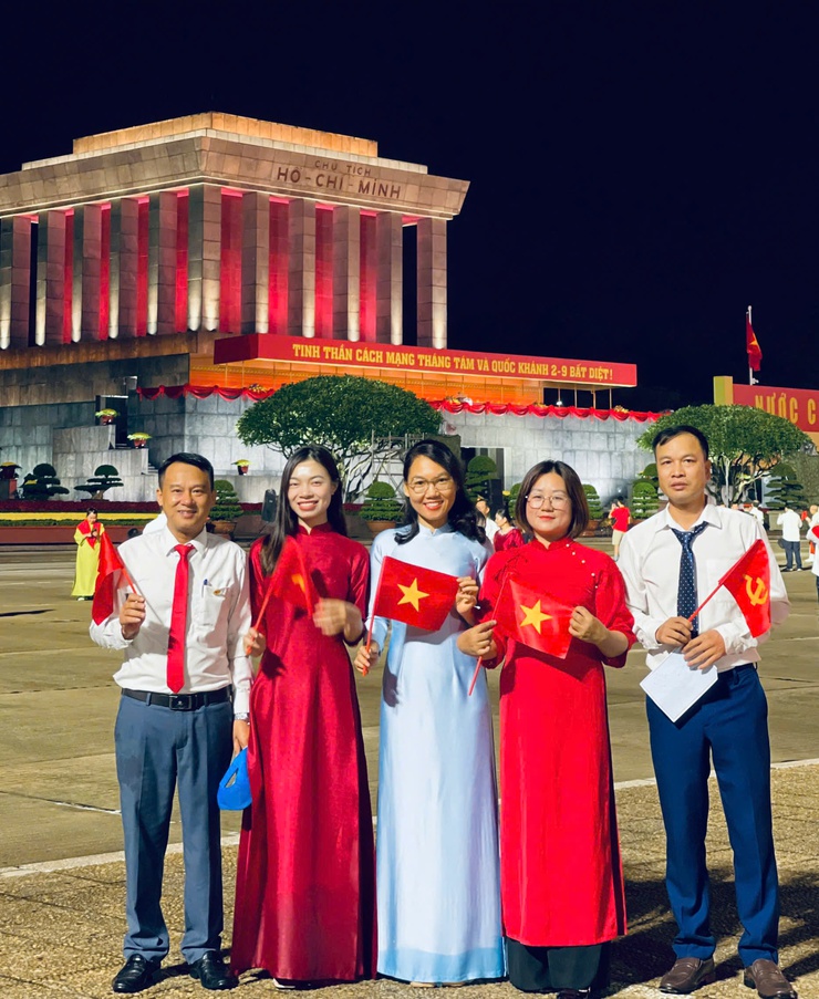 Đoàn đại biểu xã Yên Bài tham dự Lễ kỷ niệm, diễu binh, diễu hành nhân kỷ niệm 80 năm cách mạng tháng Tám thành công và Quốc khánh nước Cộng hoà xã hội chủ nghĩa Việt Nam.- Ảnh 4.