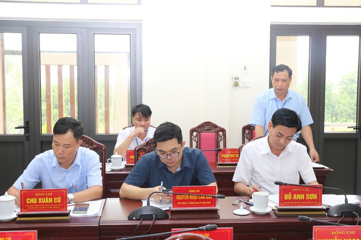 Hội nghị Ban Thường vụ Đảng ủy xã Bất Bạt: Thảo luận cho ý kiến vào một số nội dung thuộc thẩm quyền.- Ảnh 5.