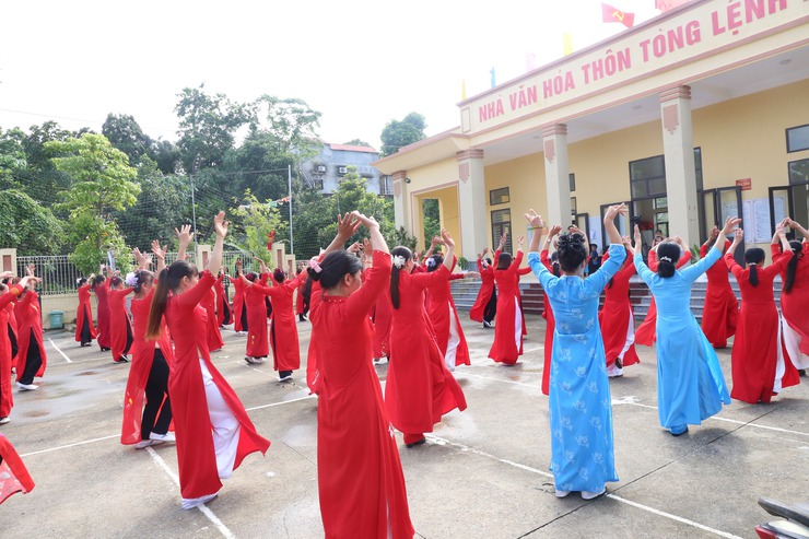 Hoạt động dân vũ sôi nổi của Hội LHPN xã Bất Bạt chào mừng 80 năm Cách mạng Tháng Tám và Quốc khánh 2/9- Ảnh 5.