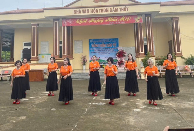 Hoạt động dân vũ sôi nổi của Hội LHPN xã Bất Bạt chào mừng 80 năm Cách mạng Tháng Tám và Quốc khánh 2/9- Ảnh 15.