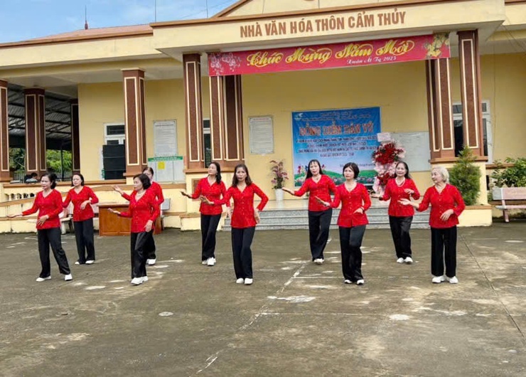 Hoạt động dân vũ sôi nổi của Hội LHPN xã Bất Bạt chào mừng 80 năm Cách mạng Tháng Tám và Quốc khánh 2/9- Ảnh 14.