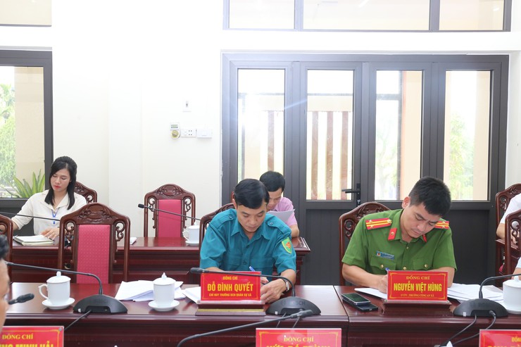Hội nghị Ban Thường vụ Đảng ủy xã Bất Bạt: Thảo luận cho ý kiến vào một số nội dung thuộc thẩm quyền.- Ảnh 7.
