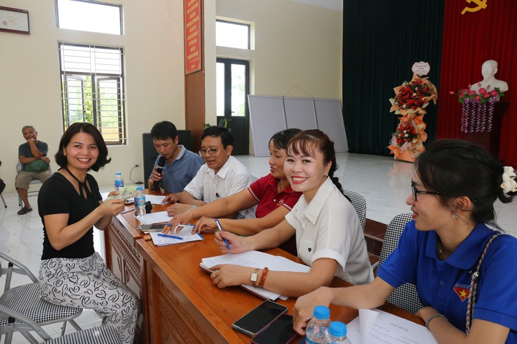UBND xã Bất Bạt đảm bảo chi trả quà tặng Nhân dân nhanh gọn - minh bạch - tạo điều kiện thuận lợi tối đa cho người dân- Ảnh 3.