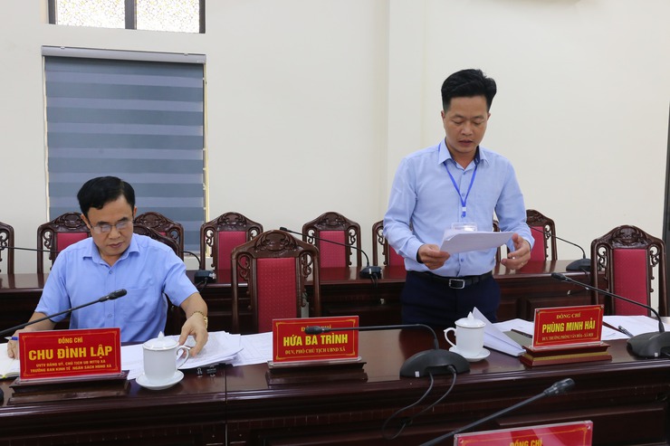 Hội nghị Ban Thường vụ Đảng ủy xã Bất Bạt: Thảo luận cho ý kiến vào một số nội dung thuộc thẩm quyền.- Ảnh 4.