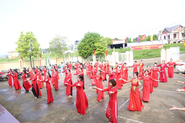 Hoạt động dân vũ sôi nổi của Hội LHPN xã Bất Bạt chào mừng 80 năm Cách mạng Tháng Tám và Quốc khánh 2/9- Ảnh 7.