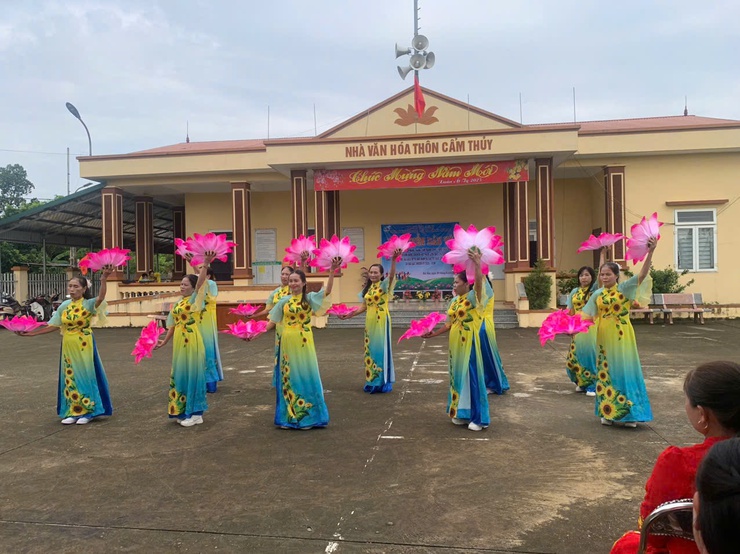 Hoạt động dân vũ sôi nổi của Hội LHPN xã Bất Bạt chào mừng 80 năm Cách mạng Tháng Tám và Quốc khánh 2/9- Ảnh 10.