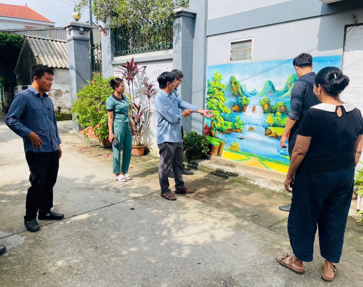 Tổ chức chấm điểm Cuộc thi “giữ gìn thôn sáng, xanh, sạch, đẹp, an toàn” tháng 8/2025 trên địa bàn xã- Ảnh 1.
