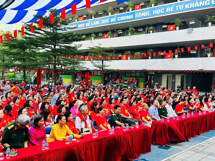 KHÔNG KHÍ SÔI NỔI TẠI ĐIỂM CẦU TIẾP SÓNG TRUYỀN HÌNH TRỰC TIẾP SỰ KIỆN A80 Ở TRƯỜNG THCS YÊN HOÀ VÀ TRƯỜNG THCS TRẦN DUY HƯNG- Ảnh 2.