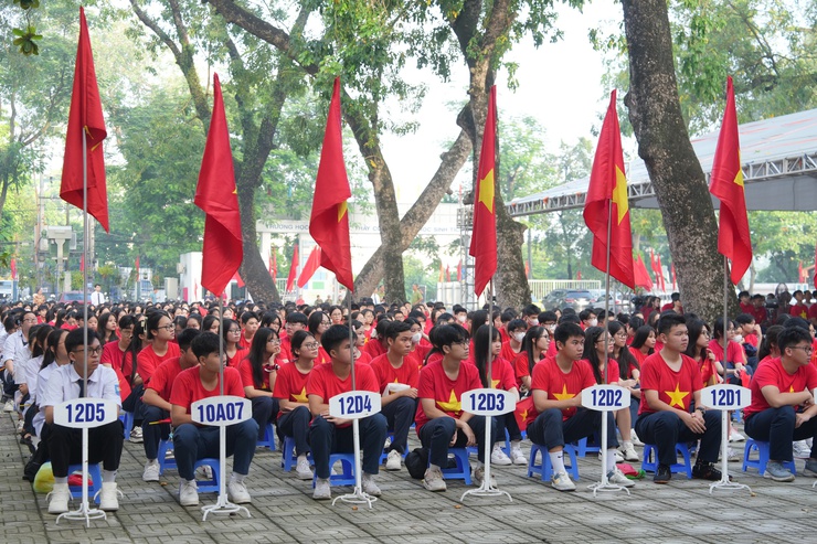 UBND xã Gia Lâm tổ chức trình chiếu trực tiếp Lễ diễu binh kỷ niệm Cách mạng Tháng Tám và Quốc khánh 2/9- Ảnh 4.