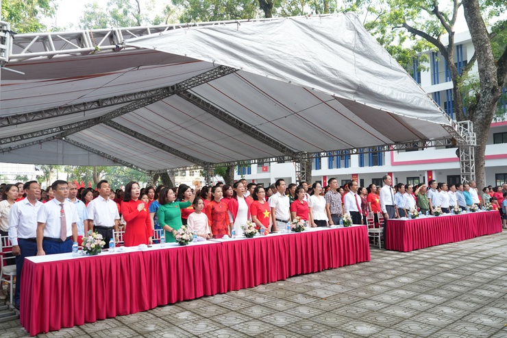 UBND xã Gia Lâm tổ chức trình chiếu trực tiếp Lễ diễu binh kỷ niệm Cách mạng Tháng Tám và Quốc khánh 2/9- Ảnh 1.