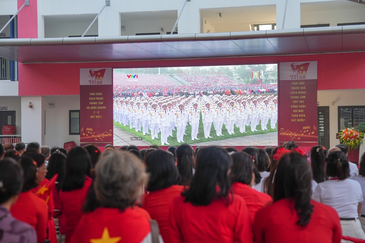 UBND xã Gia Lâm tổ chức trình chiếu trực tiếp Lễ diễu binh kỷ niệm Cách mạng Tháng Tám và Quốc khánh 2/9- Ảnh 7.