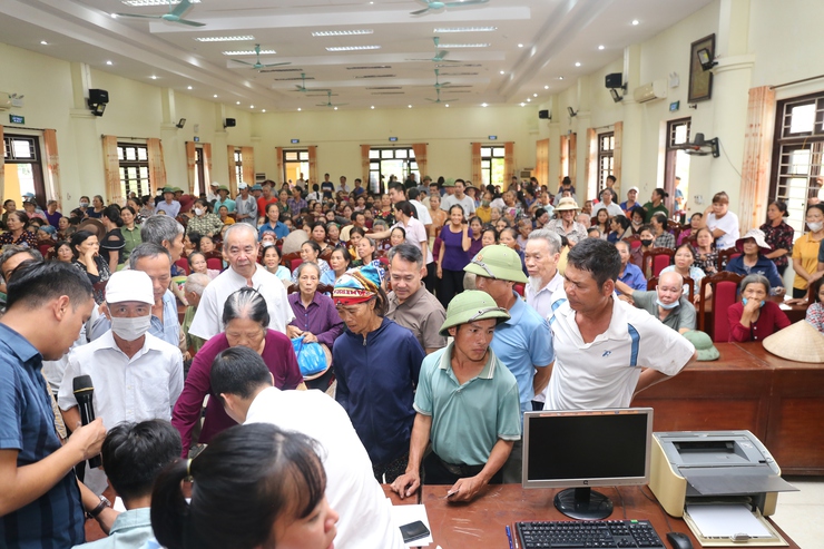 UBND xã Bất Bạt đảm bảo chi trả quà tặng Nhân dân nhanh gọn - minh bạch - tạo điều kiện thuận lợi tối đa cho người dân- Ảnh 2.