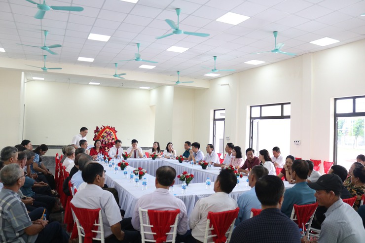Quảng Bị: Gắn biển công trình Nhà văn hóa thôn Ứng Hòa chào mừng kỷ niệm 80 năm Cách mạng Tháng Tám và Quốc khánh 2/9- Ảnh 1.