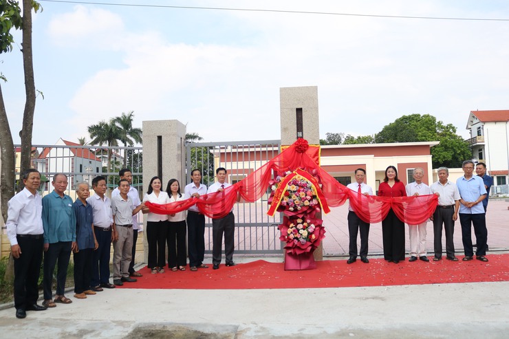 Quảng Bị: Gắn biển công trình Nhà văn hóa thôn Ứng Hòa chào mừng kỷ niệm 80 năm Cách mạng Tháng Tám và Quốc khánh 2/9- Ảnh 4.