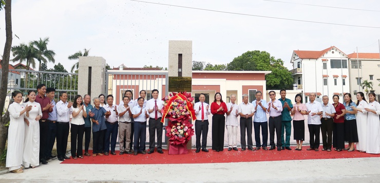 Quảng Bị: Gắn biển công trình Nhà văn hóa thôn Ứng Hòa chào mừng kỷ niệm 80 năm Cách mạng Tháng Tám và Quốc khánh 2/9- Ảnh 5.