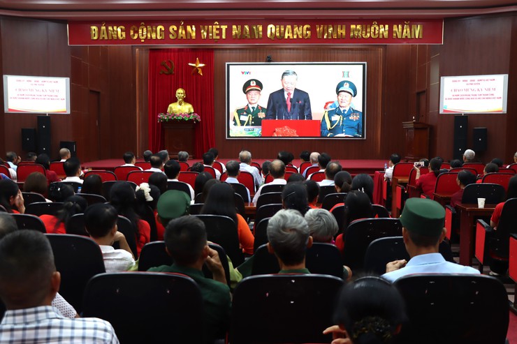 Xã Phú Xuyên tổ chức chương trình dự và theo dõi truyền hình trực tiếp Lễ kỷ niệm,  diễu binh, diễu hành kỷ niệm 80 năm Cách mạng tháng Tám thành công  và Quốc khánh 2/9- Ảnh 4.