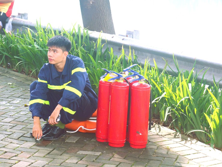 Hơn 5000 người dân nô nức theo dõi trực tiếp lễ diễu binh, diễu hành kỷ niệm 80 năm Cách mạng tháng Tám thành công và Quốc khánh 2/9 tại công viên Yên Sở- Ảnh 14.