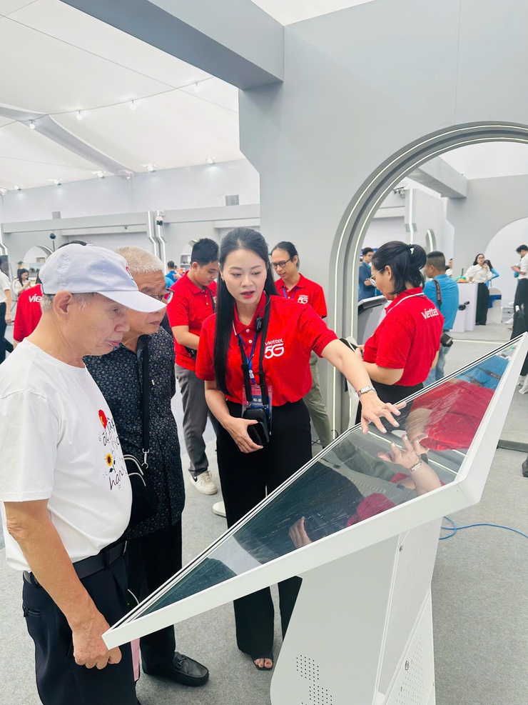 Bí thư Thành ủy Hà Nội cùng Đoàn đại biểu tham quan “Thủ đô văn hiến, anh hùng – 80 năm hành trình cùng đất nước”- Ảnh 2.