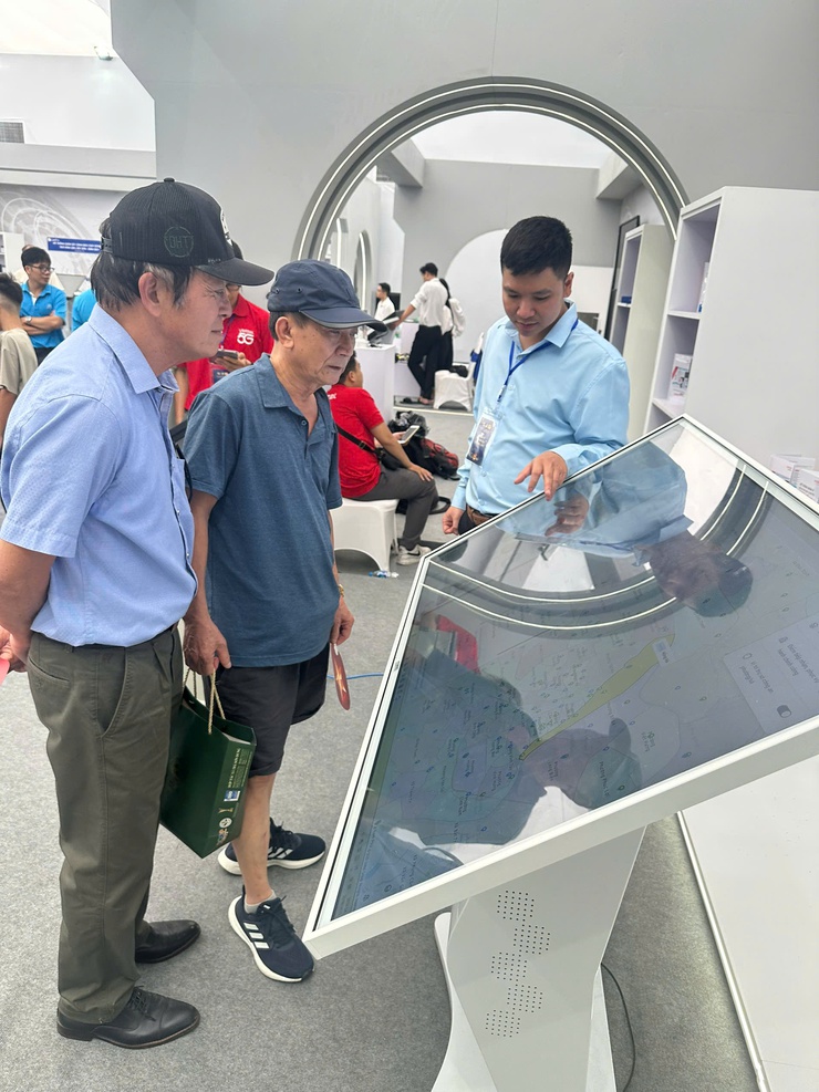 Bí thư Thành ủy Hà Nội cùng Đoàn đại biểu tham quan “Thủ đô văn hiến, anh hùng – 80 năm hành trình cùng đất nước”- Ảnh 3.