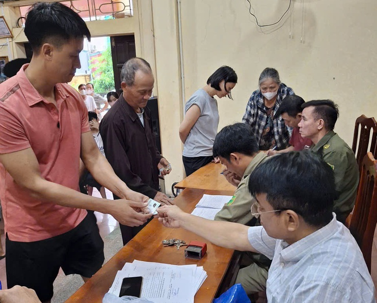 Nhân dân phường Chương Mỹ phấn khởi nhận quà Tết độc lập- Ảnh 4.