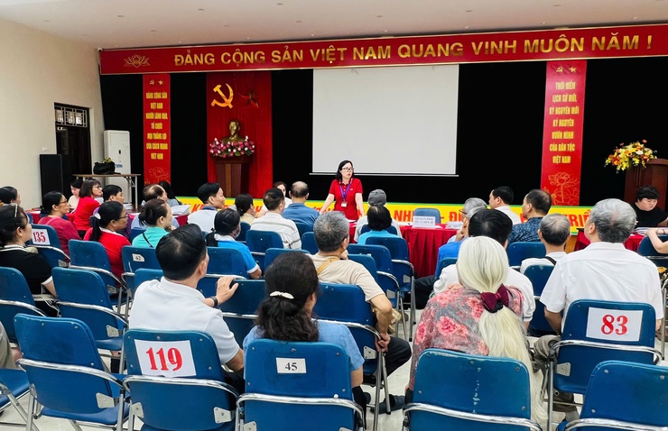 NHÂN DÂN PHƯỜNG LÁNG HÂN HOAN NHẬN 100.000đ QUÀ TẶNG CỦA NHÀ NƯỚC NHÂN KỶ NIỆM 80 NĂM CÁCH MẠNG THÁNG TÁM VÀ QUỐC KHÁNH NƯỚC CỘNG HOÀ XÃ HỘI CHỦ NGHĨA VIỆT NAM- Ảnh 2.