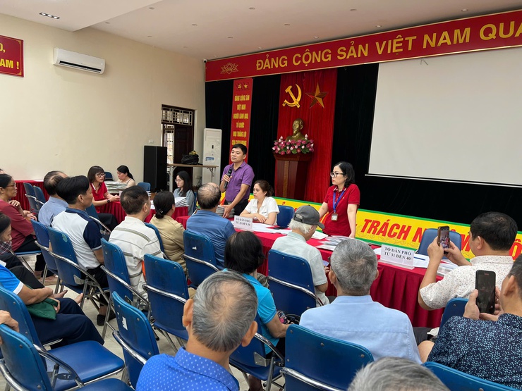 NHÂN DÂN PHƯỜNG LÁNG HÂN HOAN NHẬN 100.000đ QUÀ TẶNG CỦA NHÀ NƯỚC NHÂN KỶ NIỆM 80 NĂM CÁCH MẠNG THÁNG TÁM VÀ QUỐC KHÁNH NƯỚC CỘNG HOÀ XÃ HỘI CHỦ NGHĨA VIỆT NAM- Ảnh 1.