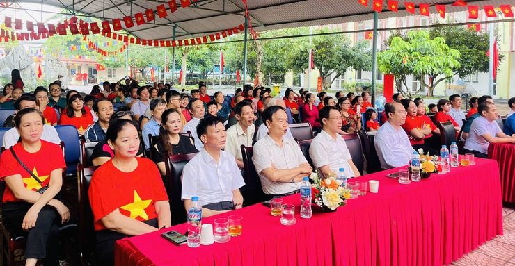 PHƯỜNG VĨNH HƯNG TỔ CHỨC CHO CÁN BỘ, NHÂN DÂN PHƯỜNG VĨNH HƯNG XEM TRUYỀN HÌNH TRỰC TIẾP LỄ KỶ NIỆM 80 NĂM CÁCH MẠNG THÁNG TÁM THÀNH CÔNG VÀ QUỐC KHÁNH NƯỚC CỘNG HÒA XÃ HỘI CHỦ NGHĨA VIỆT NAM- Ảnh 5.