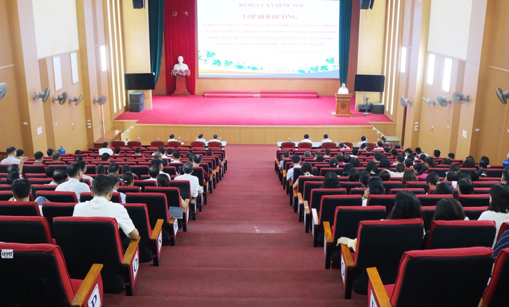 Khai giảng lớp bồi dưỡng nghiệp vụ công tác Tuyên giáo và Dân vận năm 2025- Ảnh 2.