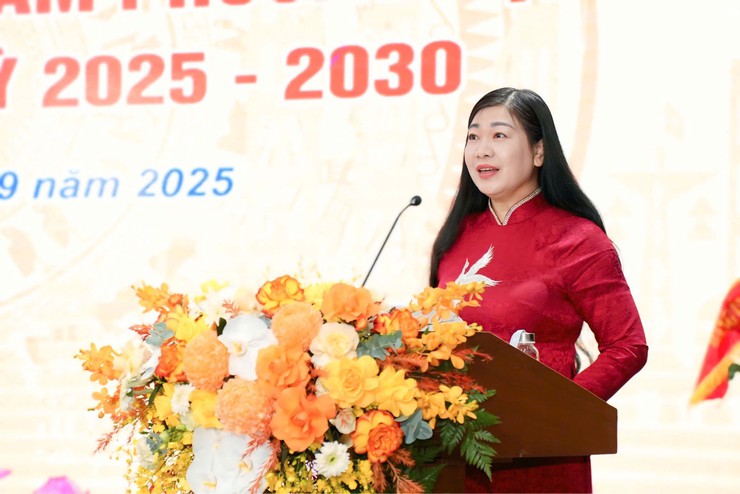 Đoàn đại biểu các tầng lớp Nhân dân phường Đại Mỗ chúc mừng Đại hội