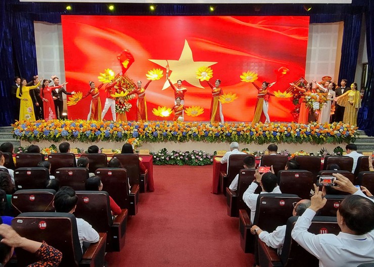 Tiết mục văn nghệ chào mừng Đại hội